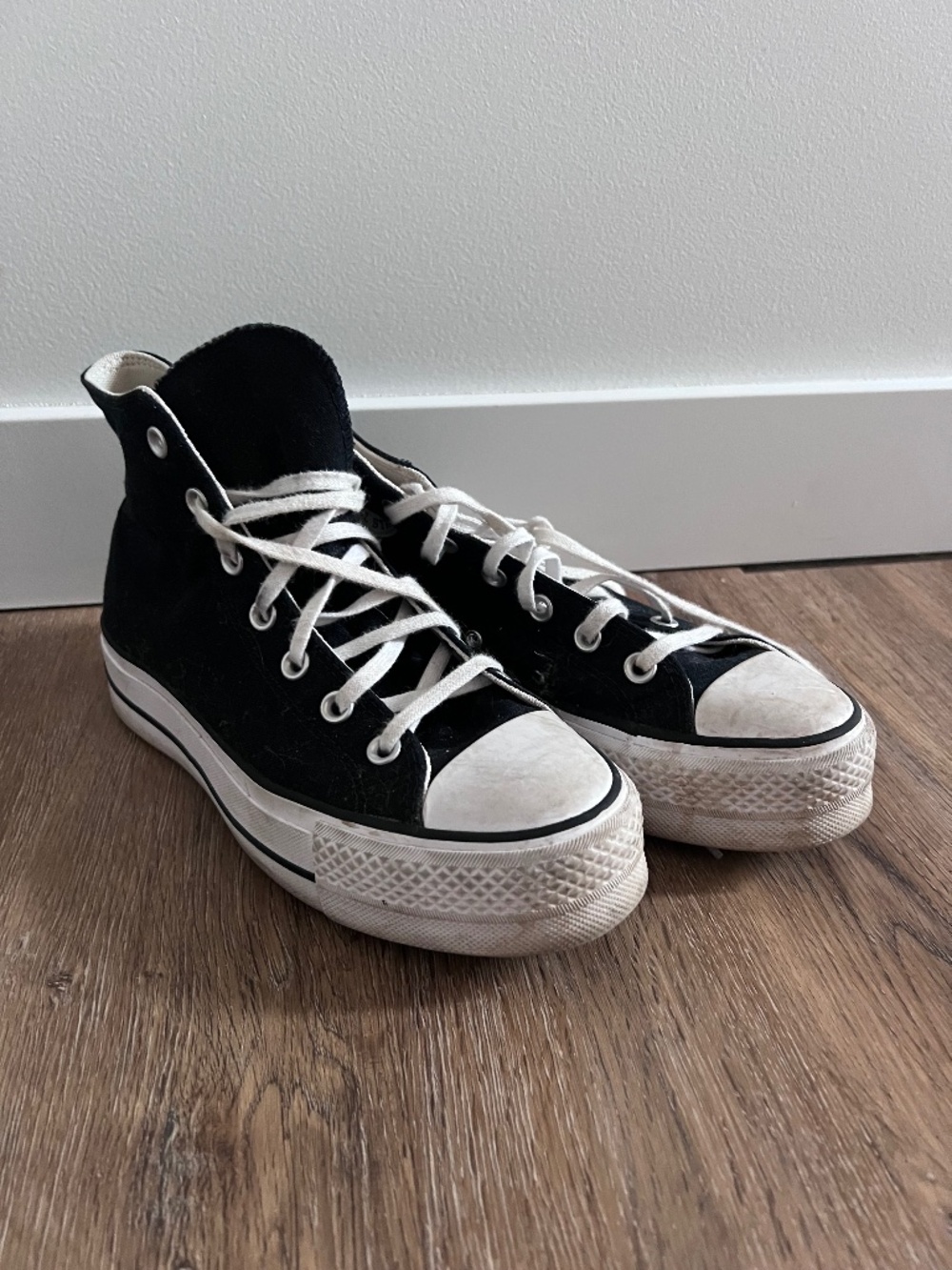 Women’s converse high top
